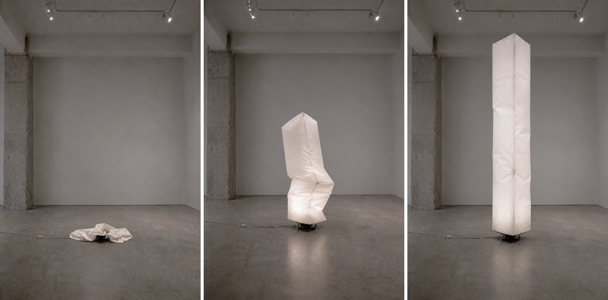 Inflatable column, upright